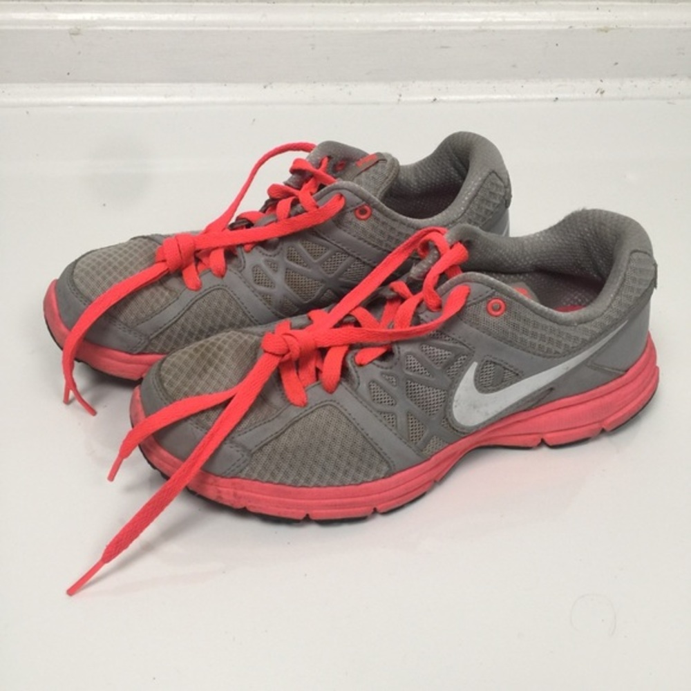Nike Women's Sneakers in Gray with Pink Accents